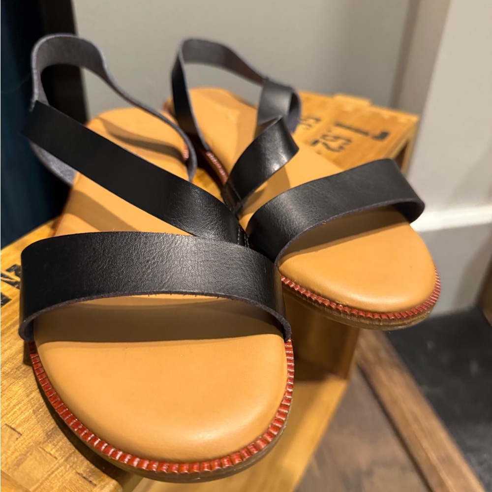 Cynthia Rowley Black and Tan Sandals